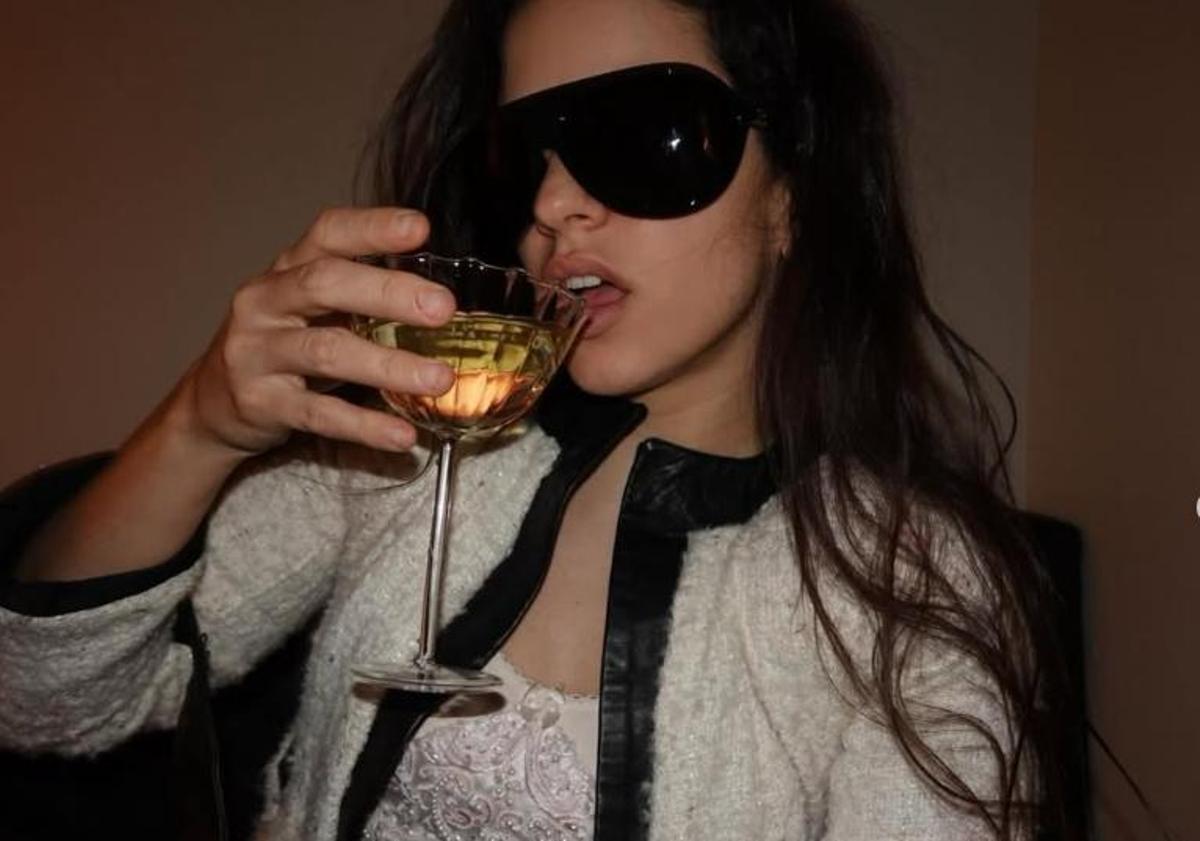 Rosalía en una de les imatges penjades a Instagram abans de l'anunci del videoclip de 'Sauvignon blanc'