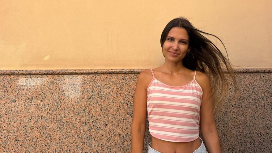 Laura Díaz, ganadora XV Premios Deza de Poesía: "Me han surgido más oportunidades en Canarias que en Península"