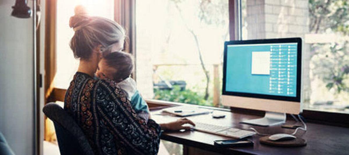 Miles de personas estudian a diario en la UNED.