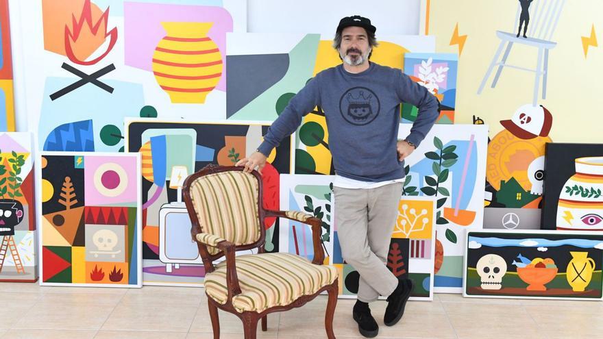 El artista Héctor Francesch, ayer, en su estudio. | // VÍCTOR ECHAVE