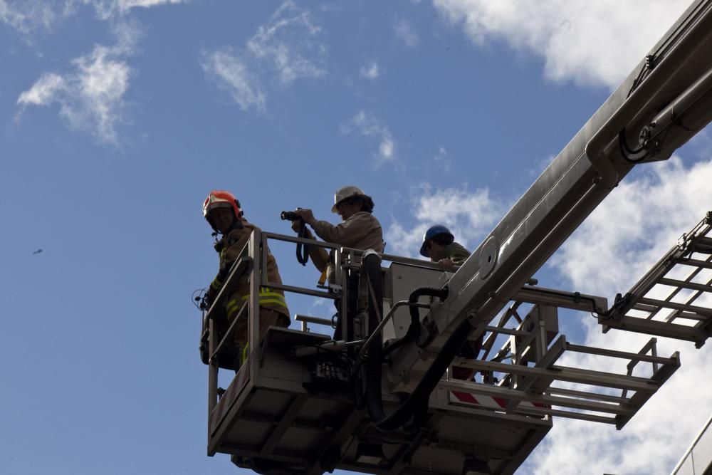 Trabajos en el edificio de Uría calcinado