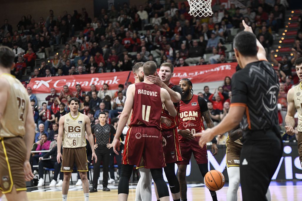 Todas las imágenes del partido del UCAM Murcia contra el Bàsquet Girona