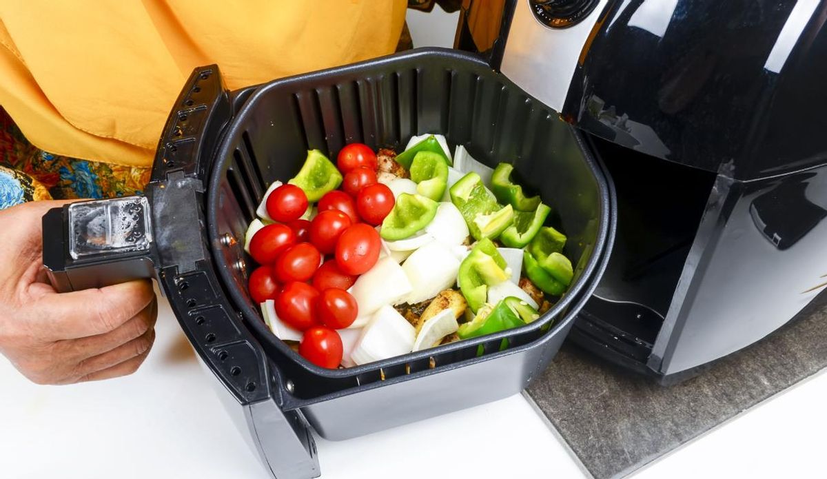 La freidora de aire se presenta como una herramienta valiosa para aquellos que buscan opciones saludables para cenar sin sacrificar el sabor.