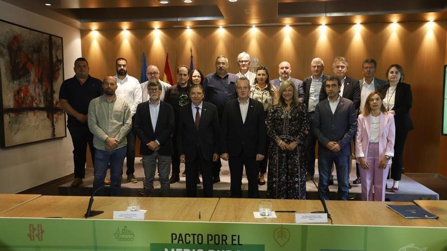 El Ministro de Agricultura, Luis Planas, felicita a Asturias por un Pacto Rural "de tremendo interés" y advierte del riesgo de aumentar el alejamiento "entre conservación y rentabilidad económica y rentabilidad social"