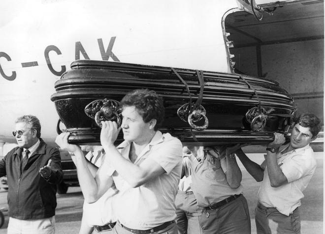 Chegada dos restos de Castelao a Galicia en 1984