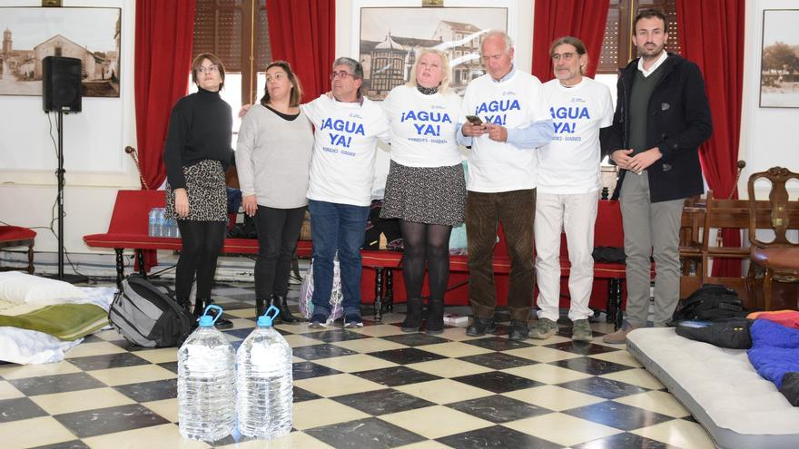 Miembros de la Plataforma Unidos por el Agua comienzan una huelga de hambre en el Ayuntamiento de Villanueva de Córdoba