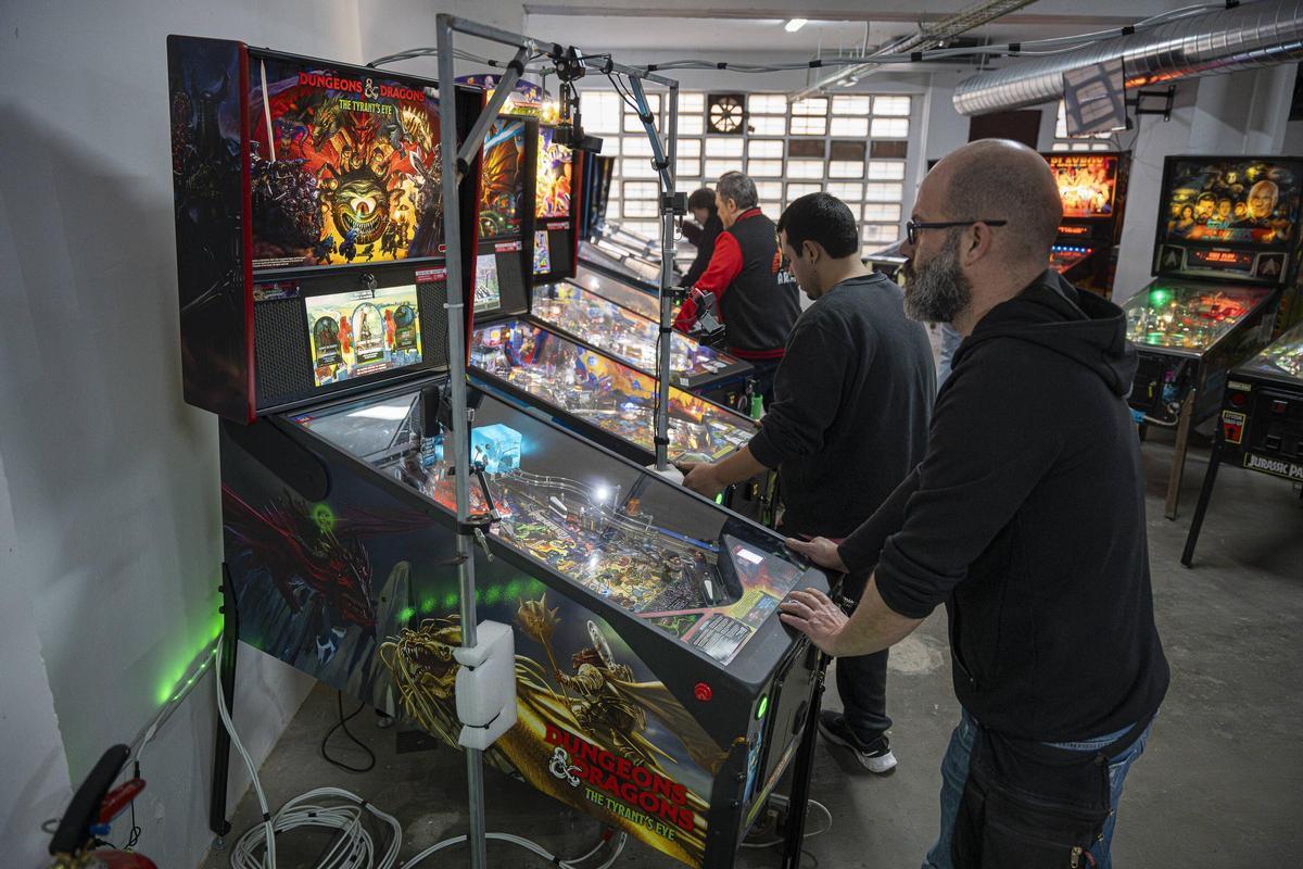 Así es la nueva sede de la asociación ARCADE en Esplugues: con 120 recreativas y medio centenar de pinballs
