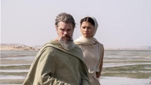 Matt Damon (Odiseo) y Zendaya (Atenea), en una imagen del filme.