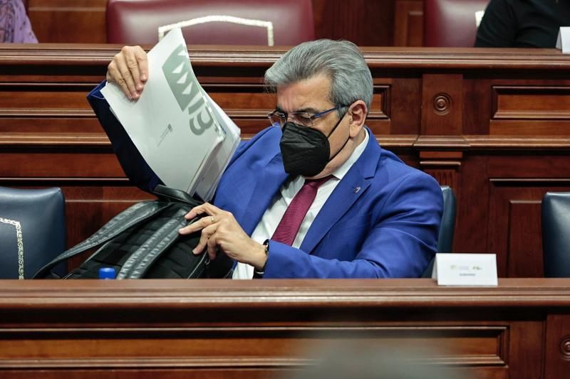 Pleno en el Parlamento de Canarias