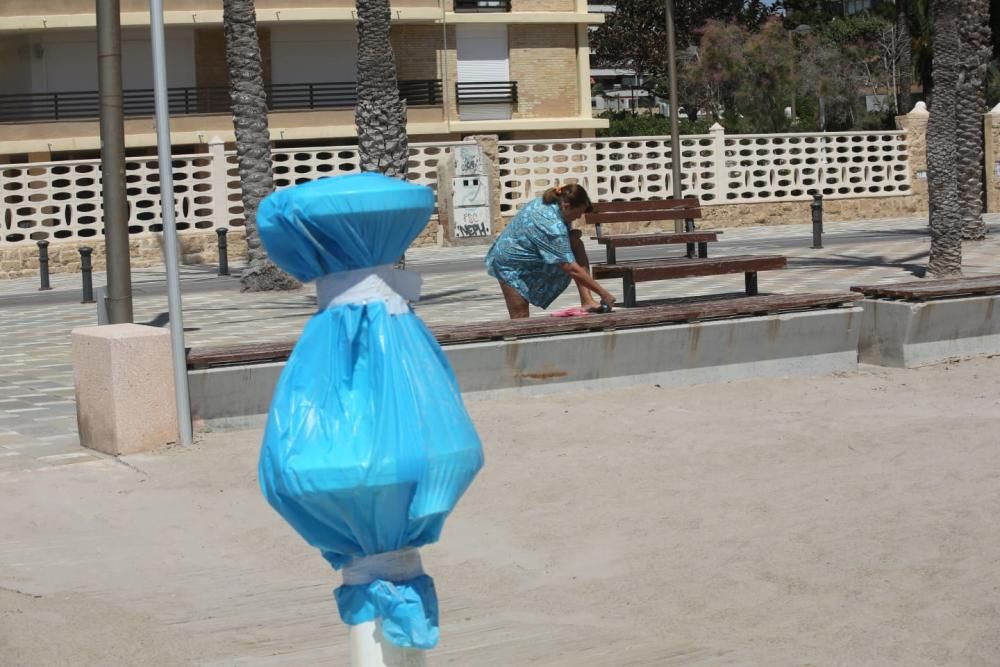 Los arenales de la capital están abiertos al baño desde hoy, sin franjas horarias y con menos medidas de seguridad de las anunciadas por el Ayuntamiento.