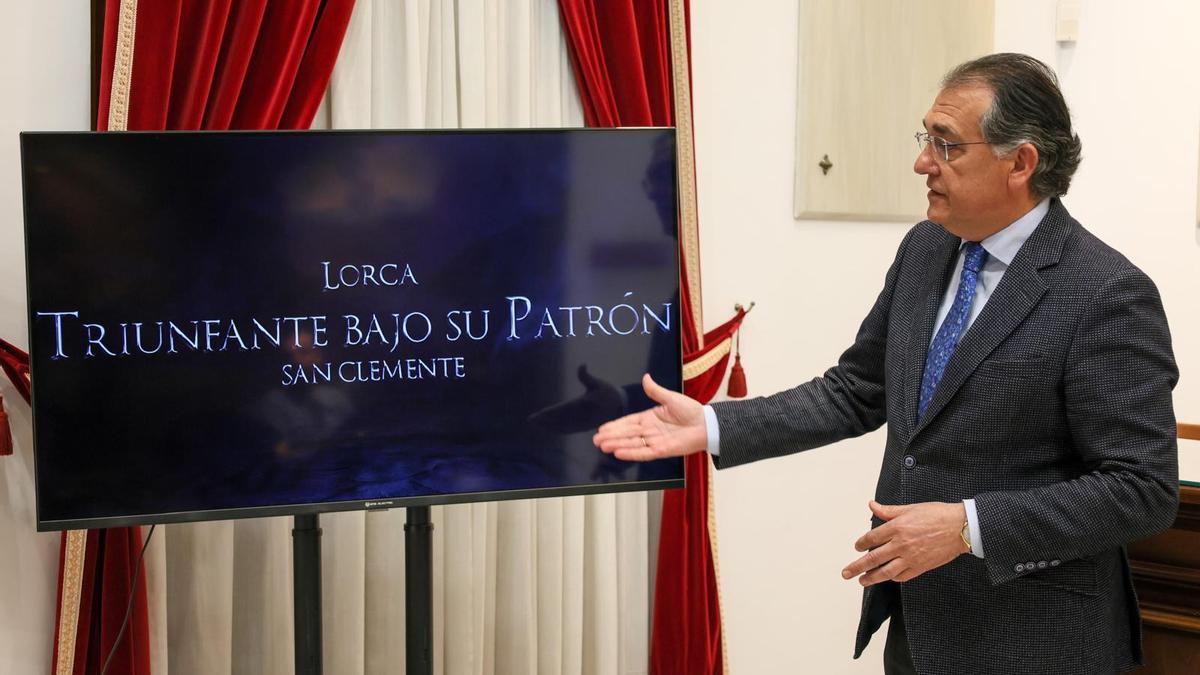 El edil de Turismo explica el funcionamiento de la plataforma.