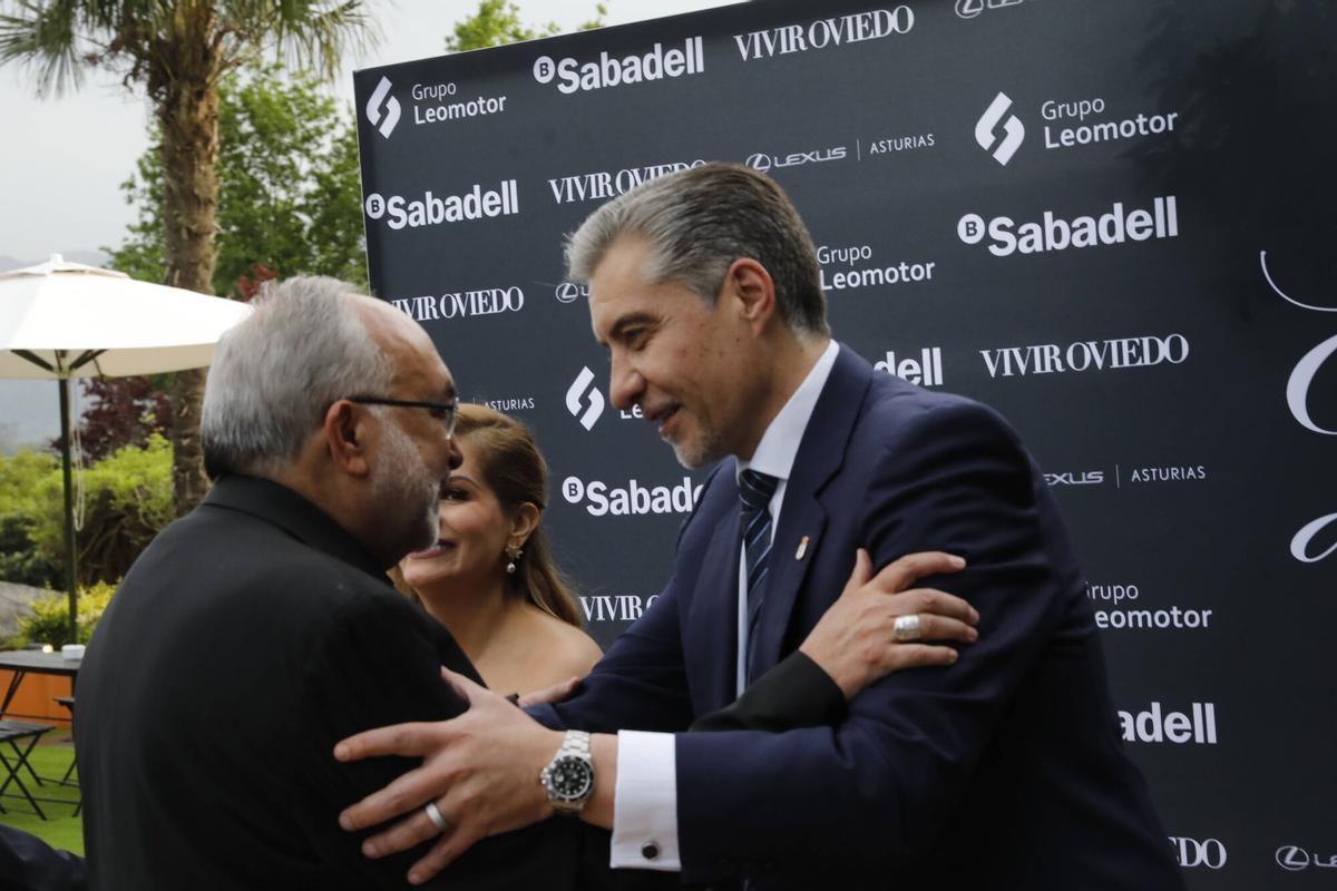 Martín Peláez, presidente del Real Oviedo, recibe el premio "Ovetense del año"