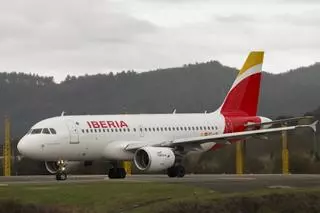 Un avión de Iberia que volaba de Madrid a Oslo aterriza de emergencia en Bruselas tras detectar humo a bordo