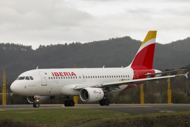 Un avión de Iberia que volaba de Madrid a Oslo aterriza de emergencia en Bruselas tras detectar humo a bordo