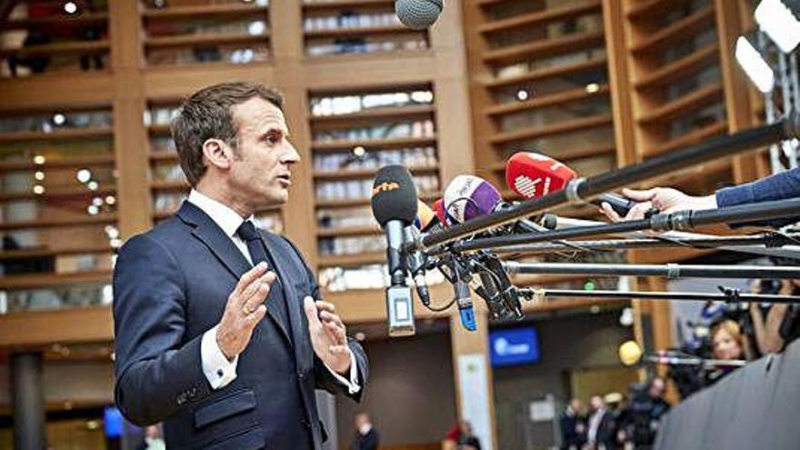 El president francès, Emmanuel Macron, atén els mitjans a Brussel·les