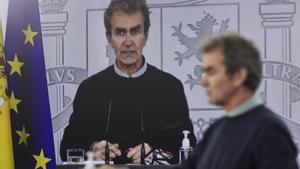 El director del Centro de Coordinación de Alertas y Emergencias Sanitarias (CCAES), Fernando Simón, ofrece una rueda de prensa para informar sobre la evolución de la pandemia de coronavirus, en el Ministerio de Sanidad, Madrid (España), a 3 de noviembre de 2020.3 NOVIEMBRE 2020;SANIDAD;SALUD;MINISTERIO DE SANIDAD;SALVADOR ILLA;CORONAVIRUS;FERNANDO SIMÓNPOOL. Jesús Hellín03/11/2020