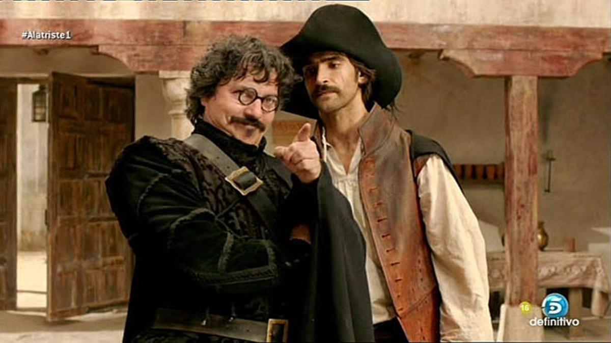 Alatriste (Aitor Luna) i Quevedo (Miguel Hermoso) en una escena de la sèrie de Tele 5 ’Las aventuras del capitán Alatriste’.