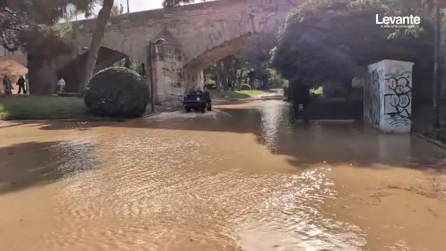 Reventón de agua en el Jardín del Turia