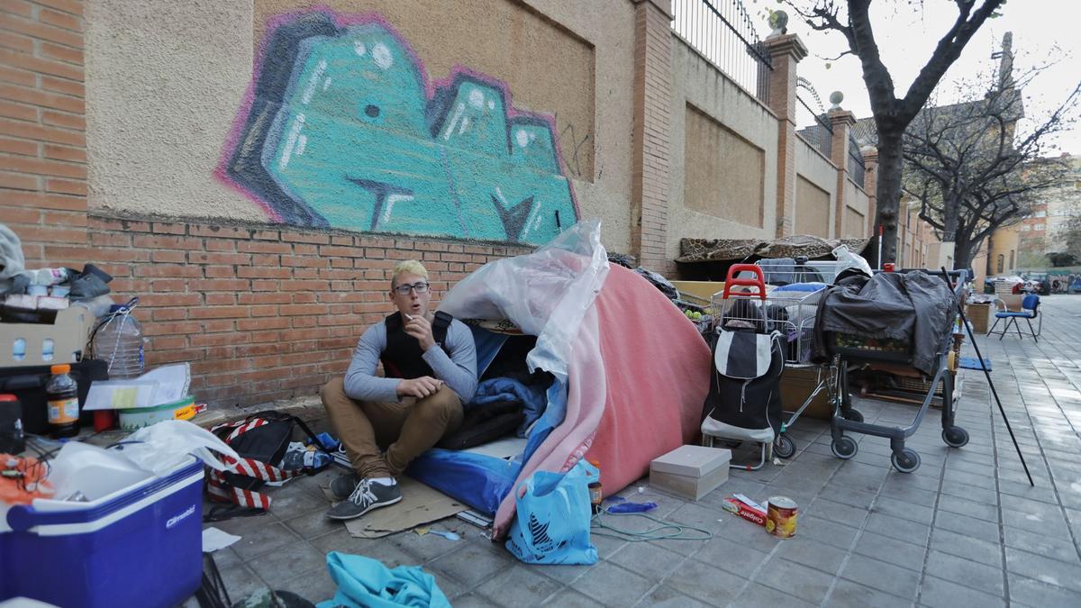 Campamento de &#039;sintecho&#039; en el Botànic de València.