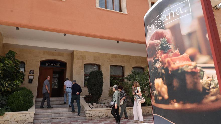 La jornada inaugural de "Menjars de la Terra" por las comarcas de la Montaña alicantina tuvo lugar en el restaurante Cassana, en la localidad de Castalla.