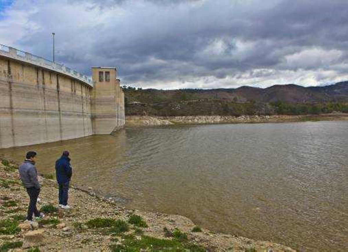 Las lluvias doblan las reservas del pantano de Beniarrés tras tocar fondo a final de año