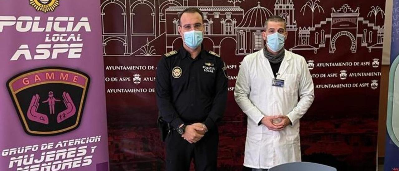 El jefe de la Policía Local de Aspe y el forense informático del Observatorio Español de Delitos Informáticos.