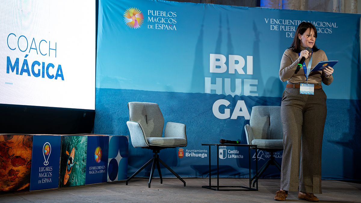 Sesión sobre liderazgo y desarrollo territorial en el marco del programa Coach Mágica