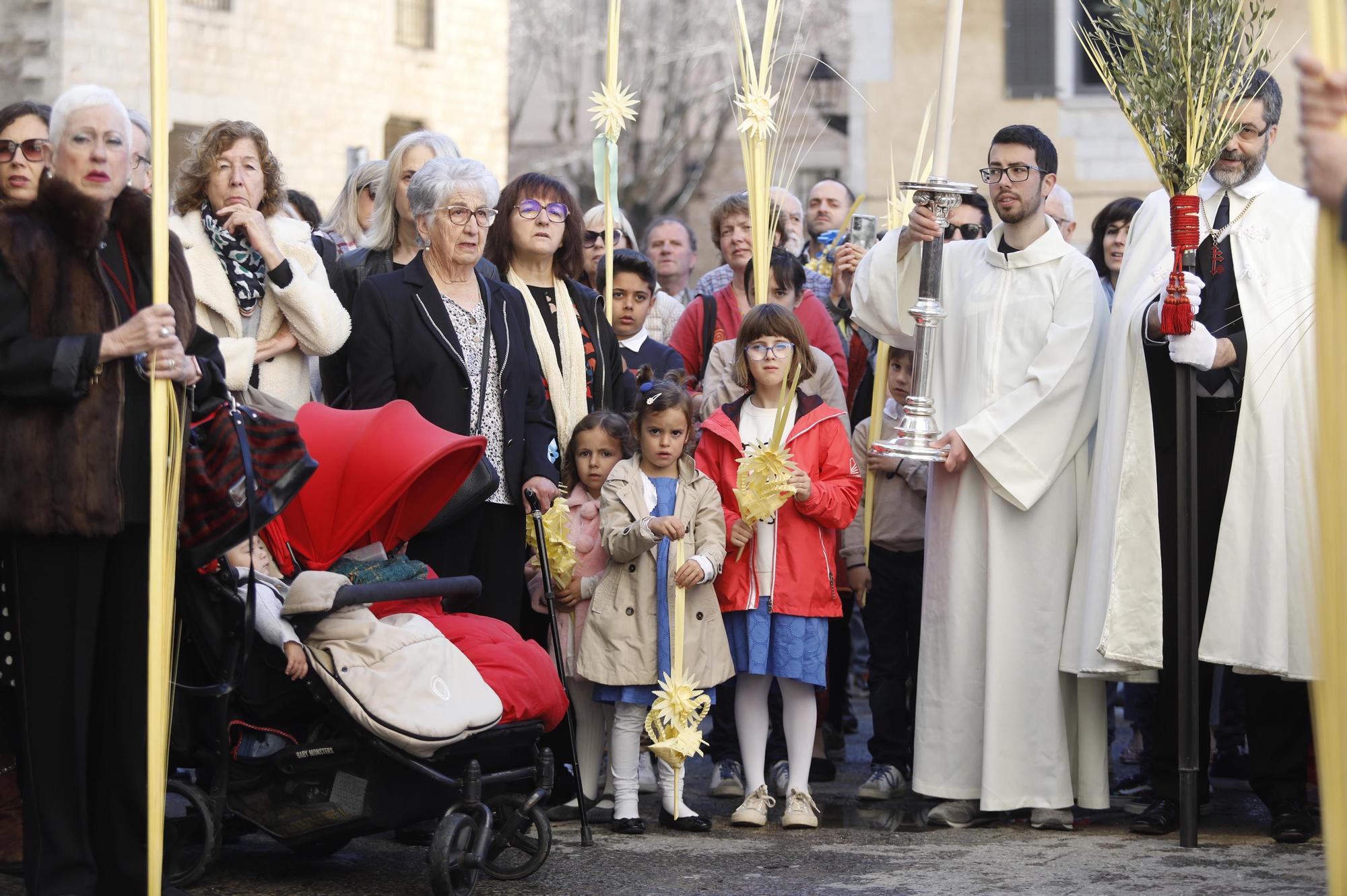 El diumenge de Rams congrega centenars de fidels a la catedral