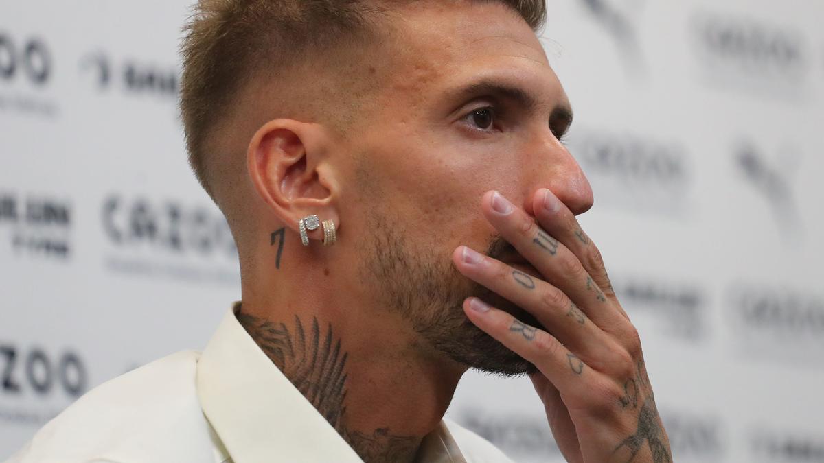 Samu Castillejo durante su presentación con el Valencia