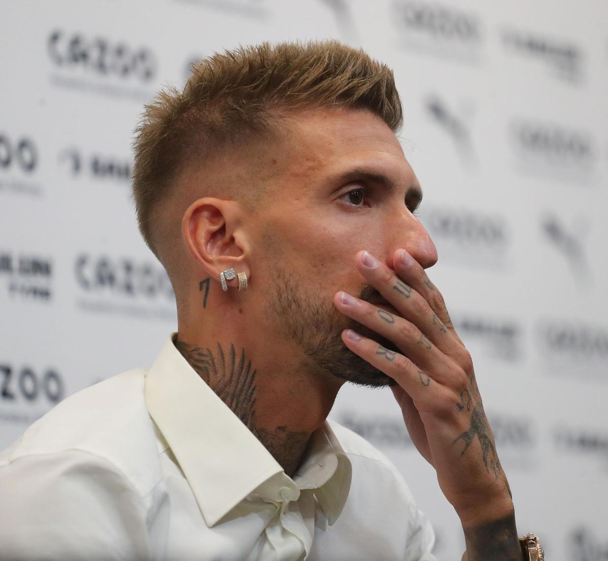 Samu Castillejo durante su presentación con el Valencia