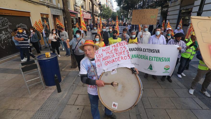 El campo aragonés riega de protestas las calles de Zaragoza por la reforma de la PAC