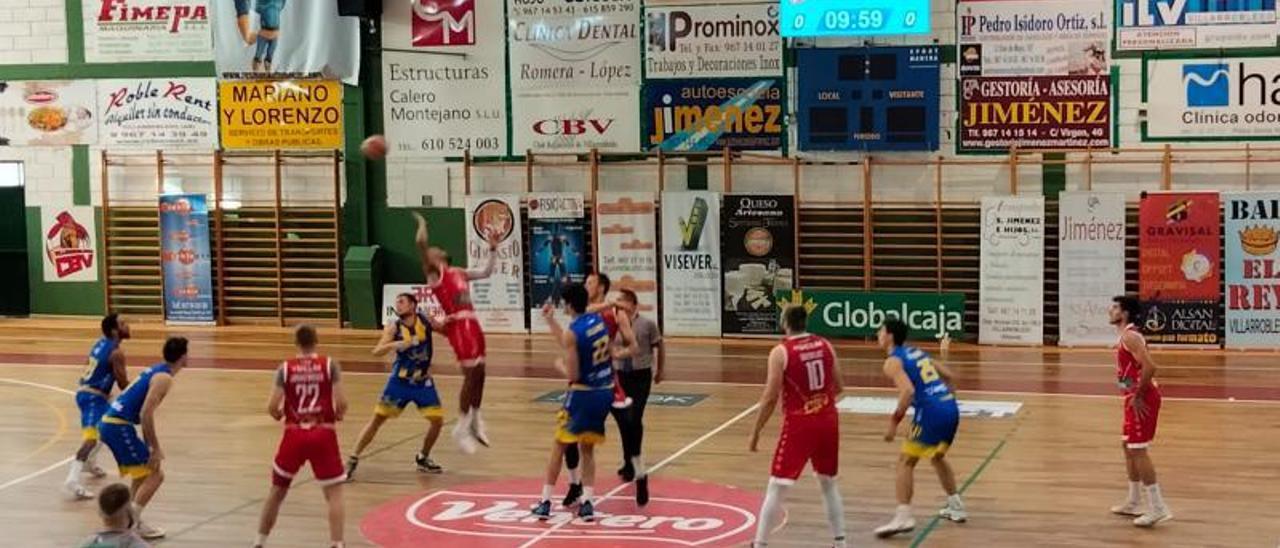 Saque inicial del partido entre el Alginet y el Villarrobledo. | CB ALGINET