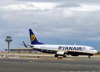 Ryanair deja "tirada" en Lisboa a una investigadora de Castellón: "Me están haciendo pagar una maleta que cabe"