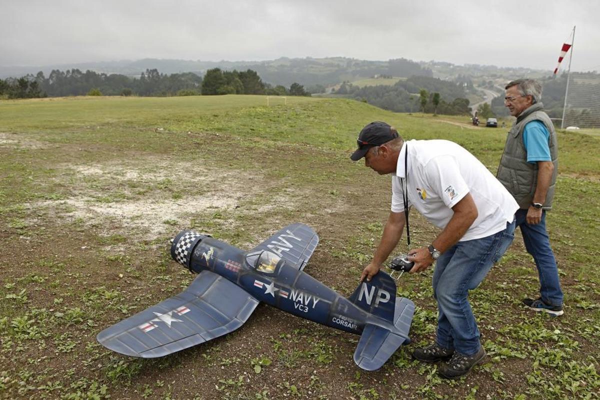 Inauguración de la pista de aeromodelismo del monte Pica Corros, Cenero