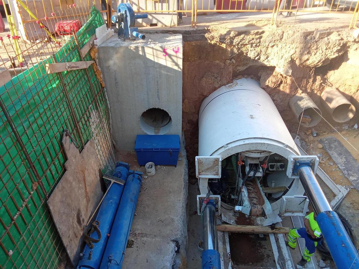 Reposición de servicios afectados bajo la Ronda Urbana Norte por las obras de la línea 3 del metro de Sevilla