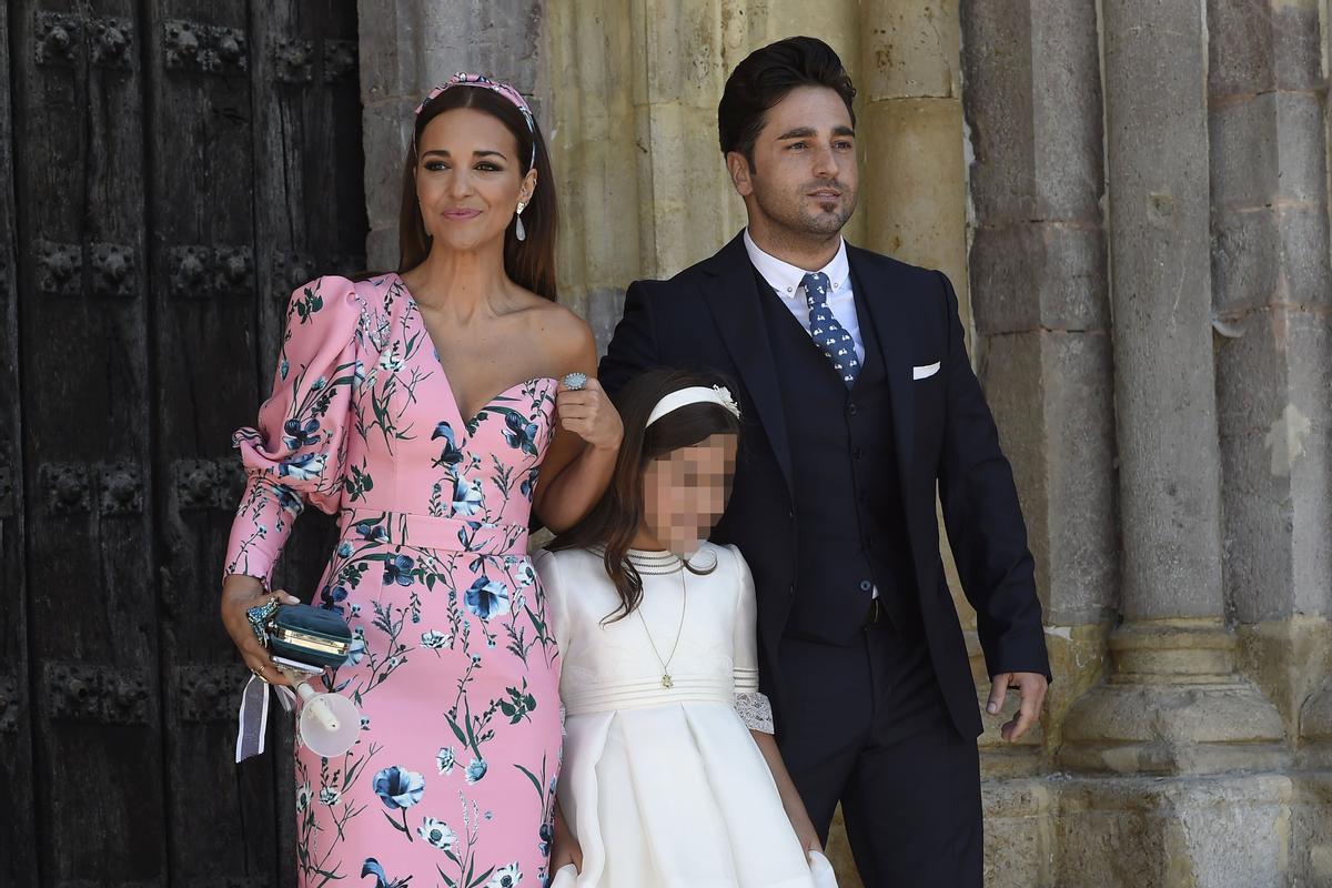 Paula Echevarría y David Bustamante con Daniella el día de su Comunión