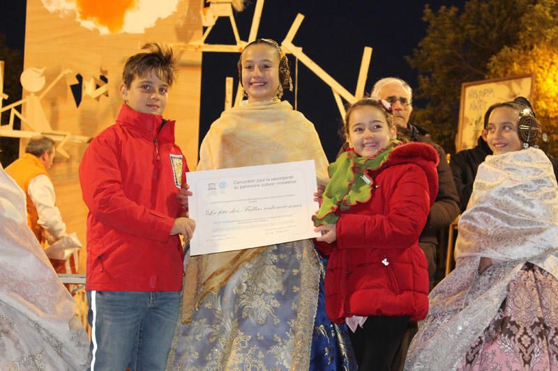 Entrega de los certificados de la Unesco a las Fallas infantiles