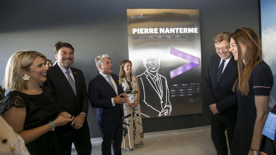 Ximo Puig inaugura el centro de tecnologías avanzadas de Accenture