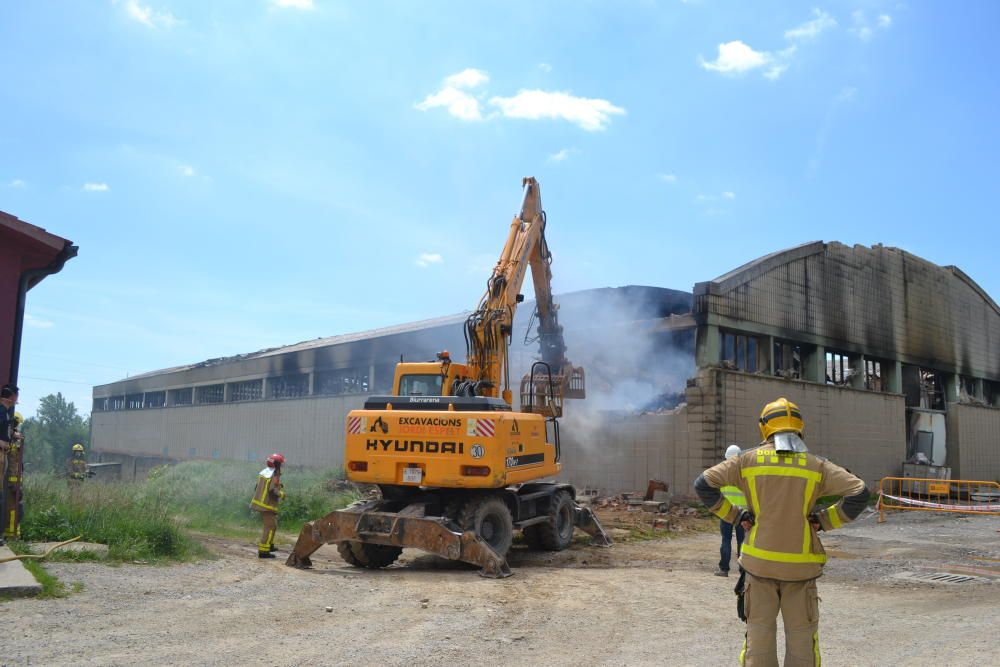 S'incendia una nau de la fàbrica tèxtil Fibresa d'Avià