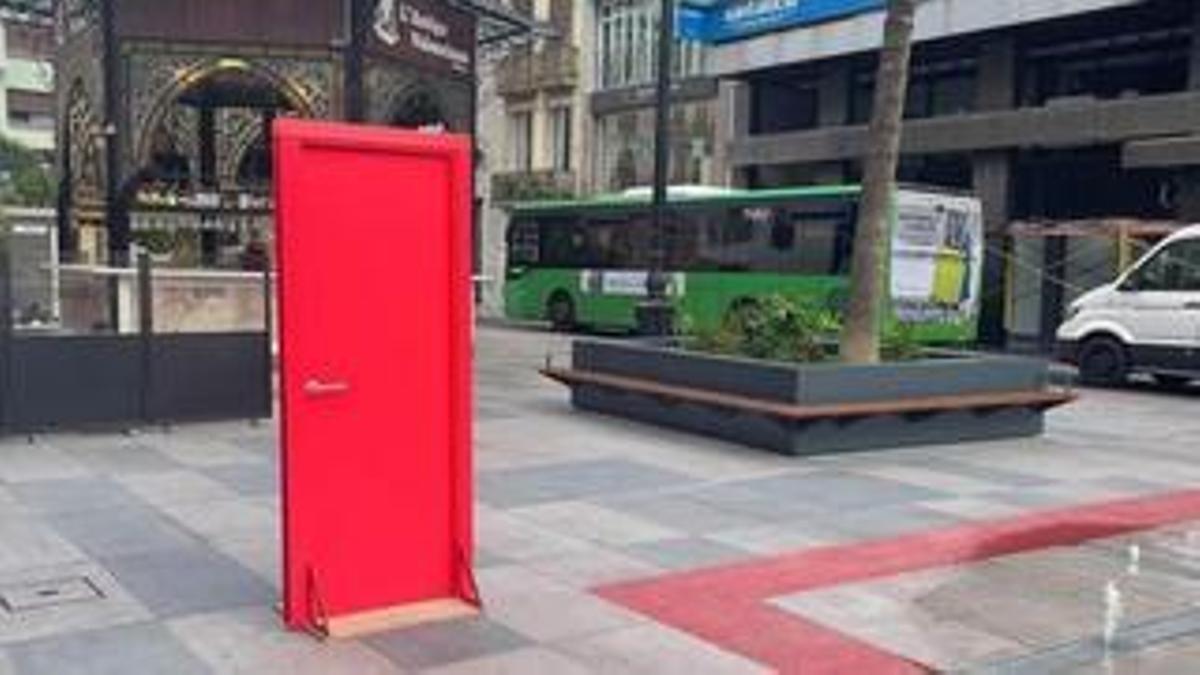 ¿Qué son las puertas rojas que han aparecido en Castellón?