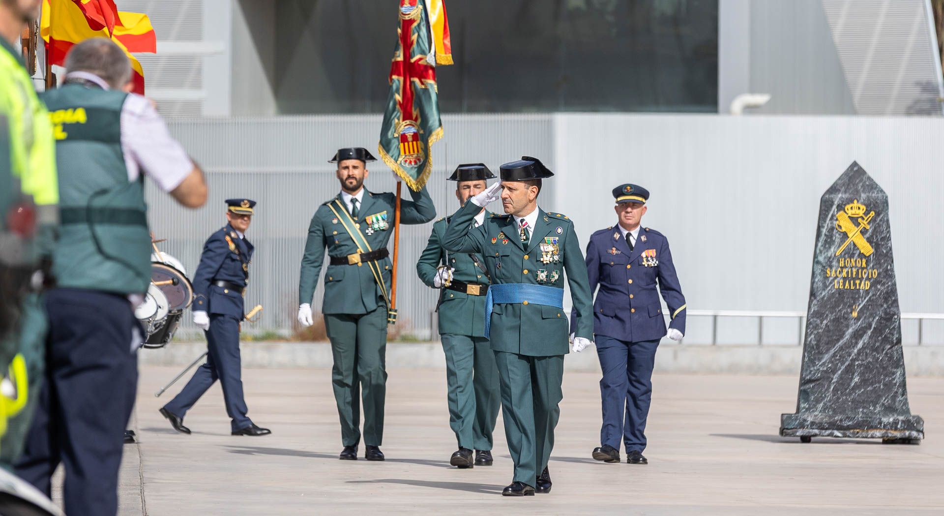 La Guardia Civil de Alicante celebra el día de la Virgen del Pilar en el Puerto