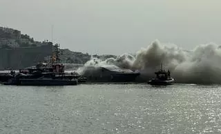 Arde un yate amarrado en el puerto deportivo Botafoc Ibiza