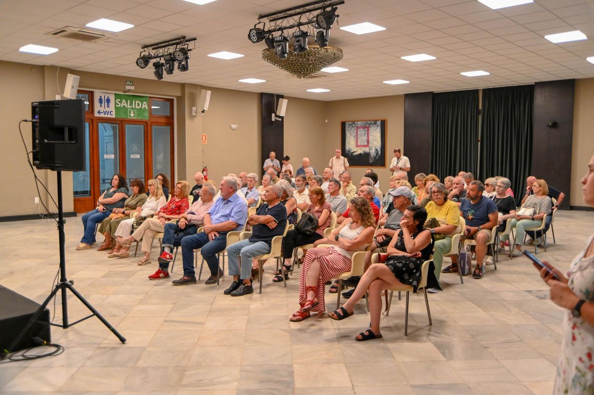 Asistentes al acto celebrado en Fomento de AIC de Gandia.
