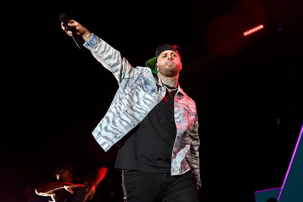 Nicky Jam, el rey del reguetón, hizo vibrar el Coliseum con sus ritmos latinos al son de su Íntimo Tour, con el que se encuentra recorriendo la escena nacional.