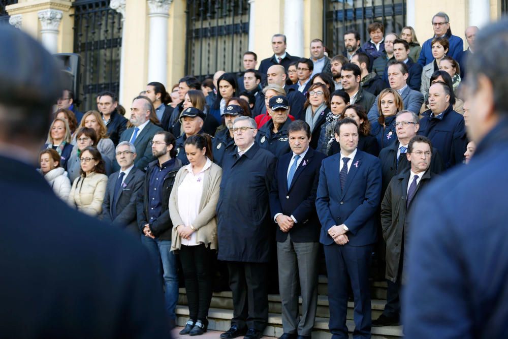 Concentración contra la violencia machista ante la Presidencia del Principado