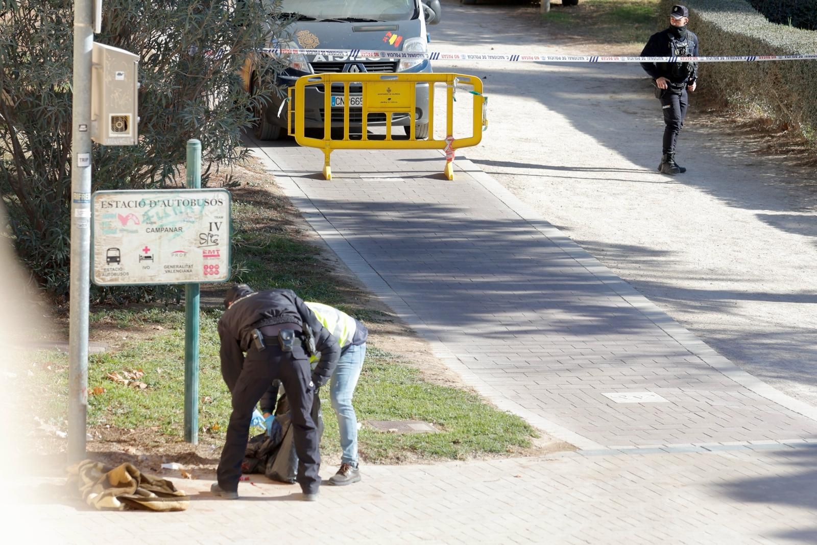 Un hombre se entrega tras matar a un sinhogar que dormía bajo el puente del Real en València