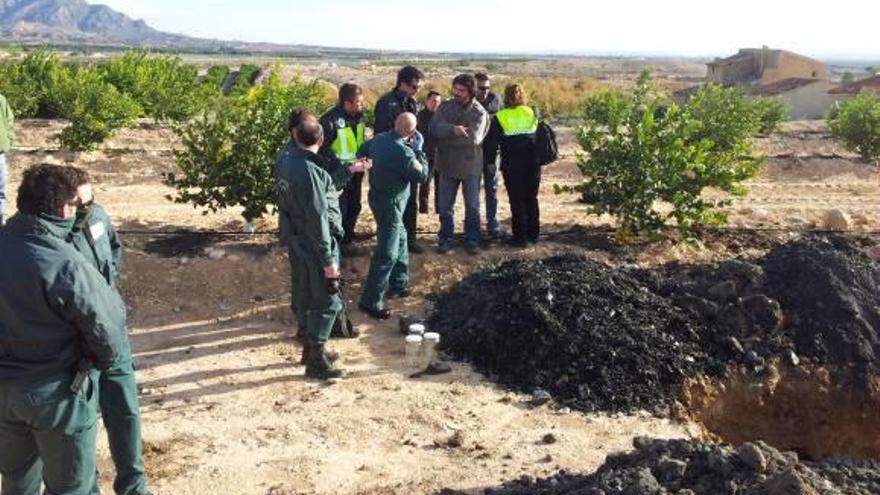 El Consell exige a los dueños de fincas la retirada de miles de toneladas de basura