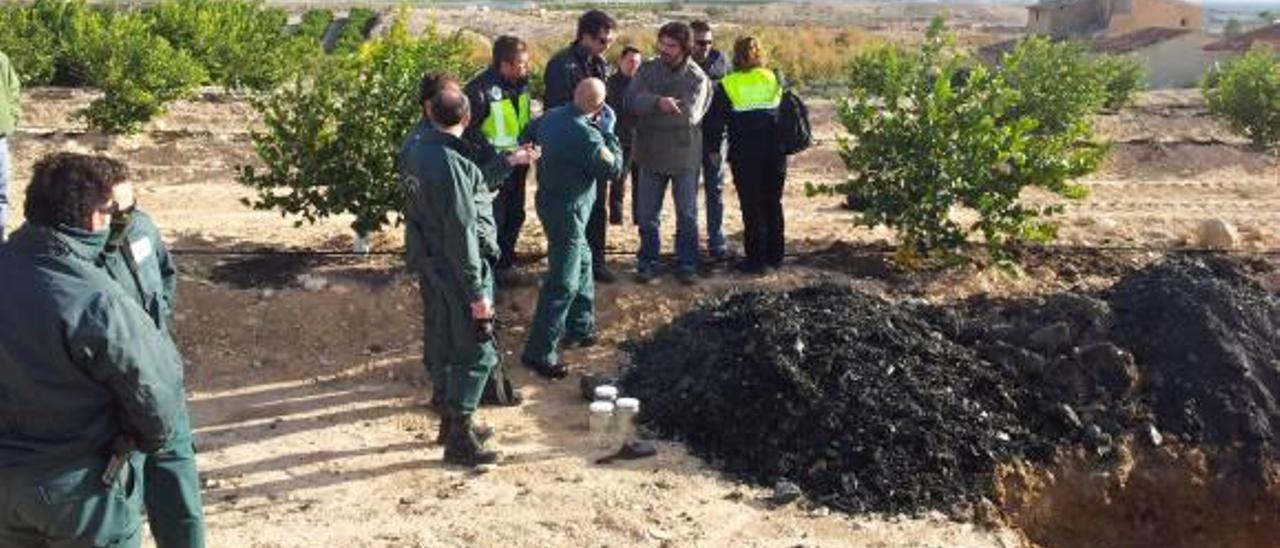 El Consell exige a los dueños de fincas la retirada de miles de toneladas de basura