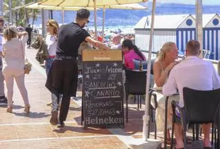 Así se vive la Semana Santa en la playa de Las Canteras