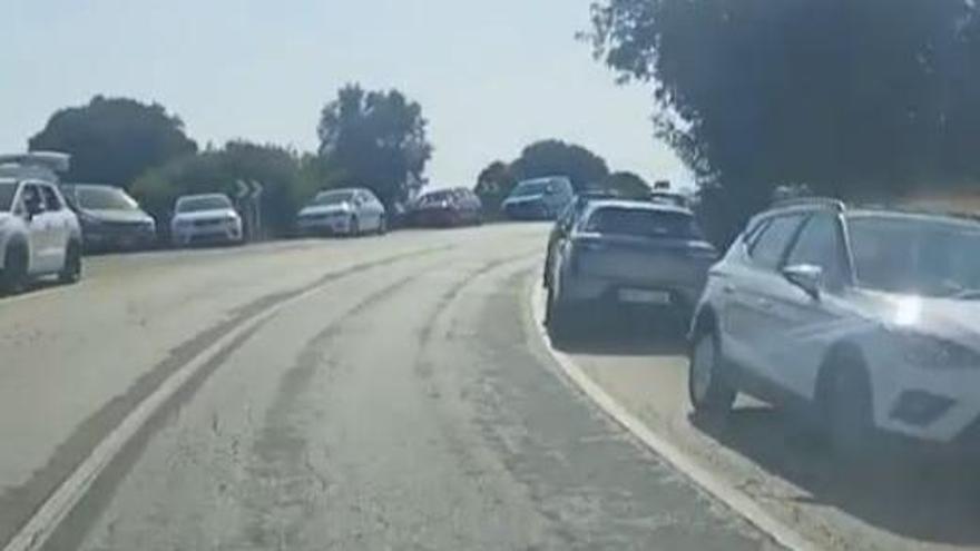 Saturación de coches para entrar a Cala Varques